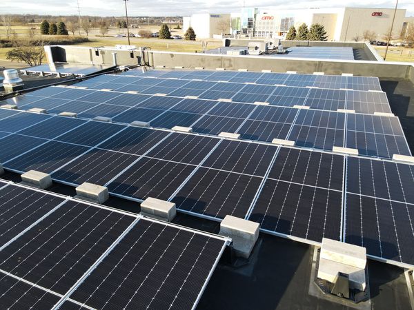 Solar panels on the rooftop of commercial jewelry store in Peoria, IL